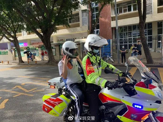（重）2分钟到达考场！高考生被堵路上，深圳交警来了