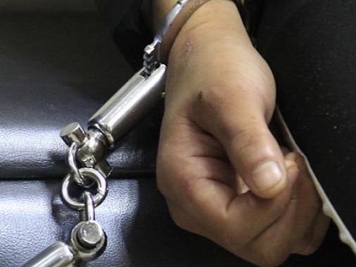 盗窃嫌疑人刺伤两辅警后逃脱，西安警方：已于次日凌晨抓获