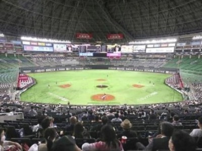 日本足球棒球联赛允许观众进场，禁止唱歌呐喊等助威行为