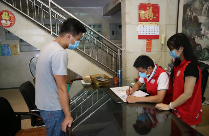 客栈红马甲筑牢“城中村”安全基石 解忧纾困树城市文明新风尚  