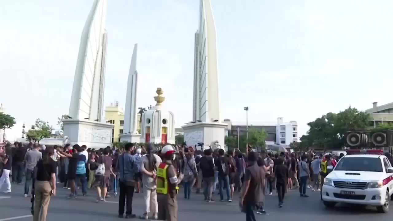 不满巴育政府，泰国爆发大规模集会要求解散国会