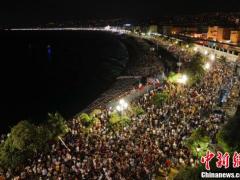 法国尼斯5000人无防护街头蹦迪 市长表很后悔
