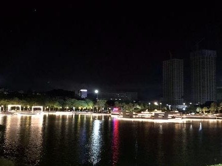 夜幕下的深圳坪山 开启活力夜生活