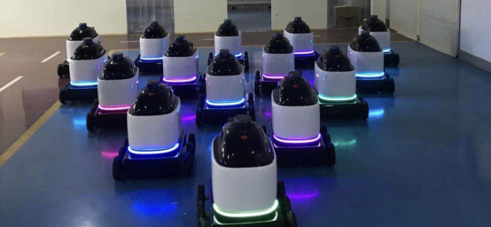 新款无人配送机器人在坪山规模化量产 能适应户内、户外和电梯移动 