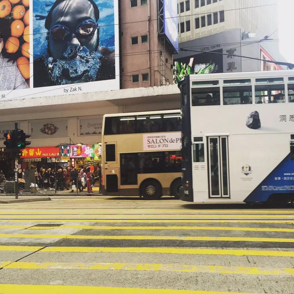 香港新增42例确诊病例，特区政府收紧社交限制措施