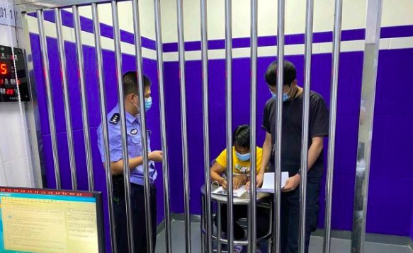 男子戴口罩连偷电动车，坪山警方凭“奇葩”发型将其抓获