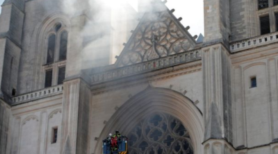 法国始建于15世纪的南特大教堂发生火灾