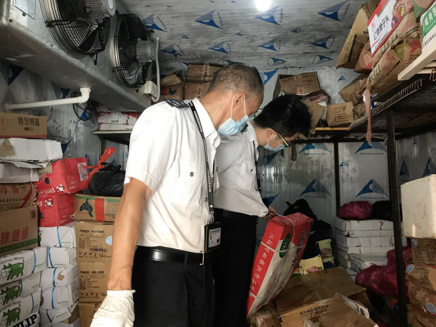 深圳市监部门周末紧急排查“长江鱼”“进口冻白虾”  