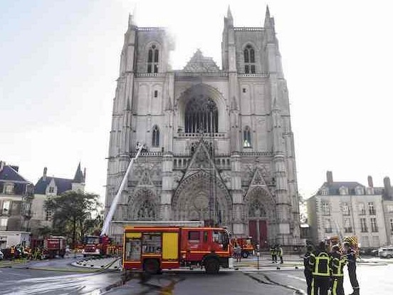 涉嫌对法国南特大教堂纵火男子释放后再次被捕