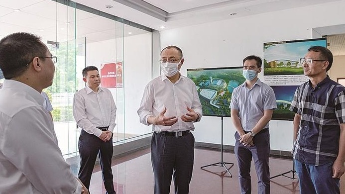张勇率队到平湖街道调研“无废城市”建设有关工作