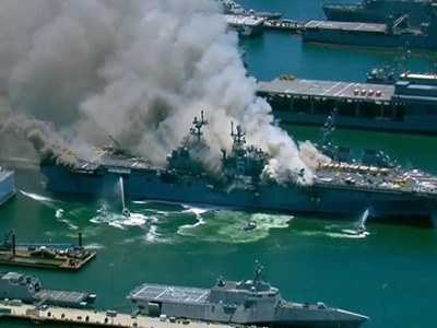 美海军基地一两栖攻击舰爆炸起火致21人伤，或将燃烧数日