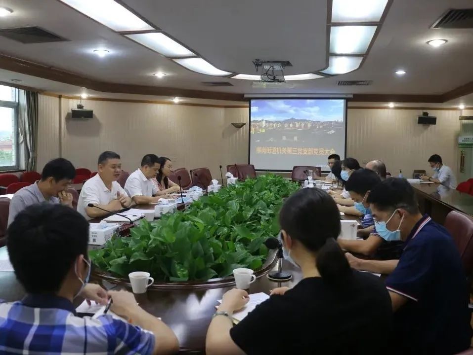 横岗街道党员干部争当“三员”，引领垃圾分类新时尚