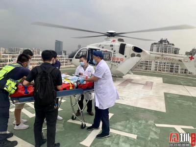 （龙岗）35分钟跨越2座城 龙岗中心医院完成首例直升飞机转运重症患者