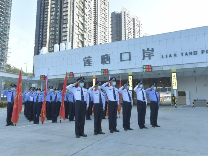 莲塘边检站圆满完成莲塘口岸货检通道开通首日出入境边防检查任务