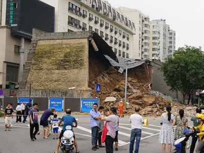 西安明秦王府城墙坍塌：专家称连续暴雨所致，修复难度不大