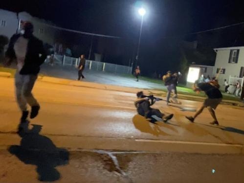 美威斯康星州遭警察枪击非裔男子逮捕令撤销，病床手铐被移除