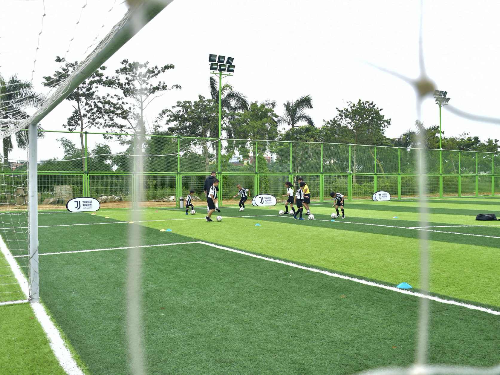 东莞石龙将建青少年足球培训基地  