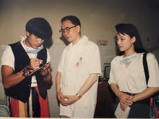 留医部的故事︱27年前，郭富城专程到深圳市人民医院慰问病人