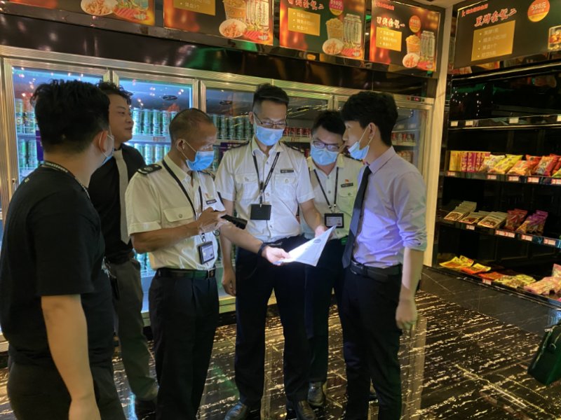 市监执法人员开展“九号查酒”夜间突查行动