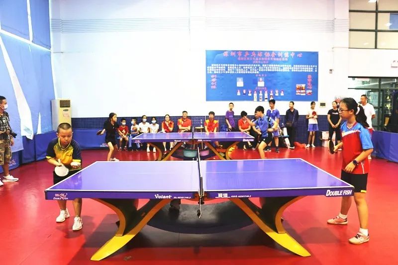 国家队李晓东教练亲自指导，这群福田乒乓球小将太幸福啦