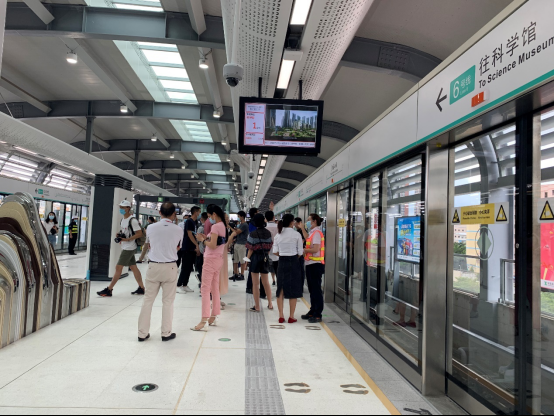 抢先试乘深圳地铁6号线，便民交通再上新台阶！