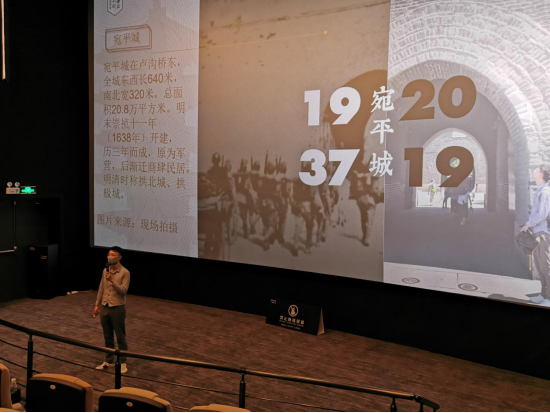 深圳学生集体观影《八佰》 对中国近代史有更深了解