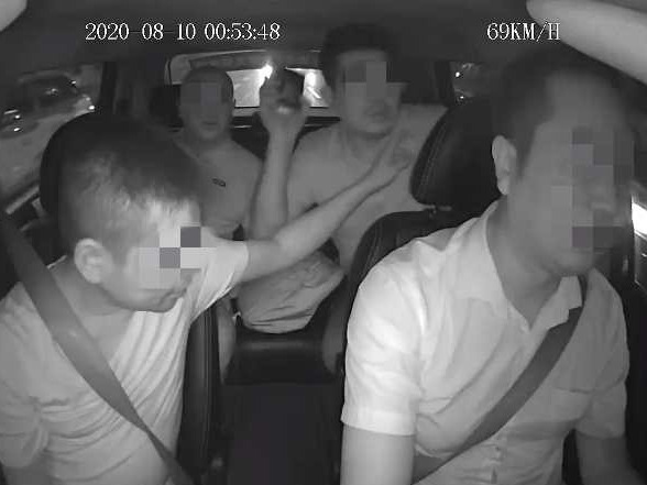 三男子醉酒殴打出租车司机被依法拘留