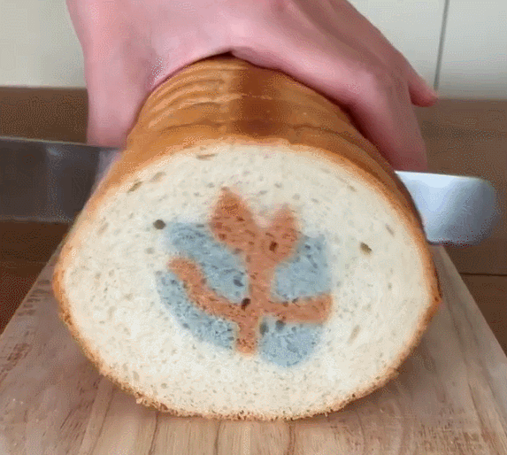 日本妈妈的面包魔法：一刀下去平平无奇，再一刀“可爱到爆炸”