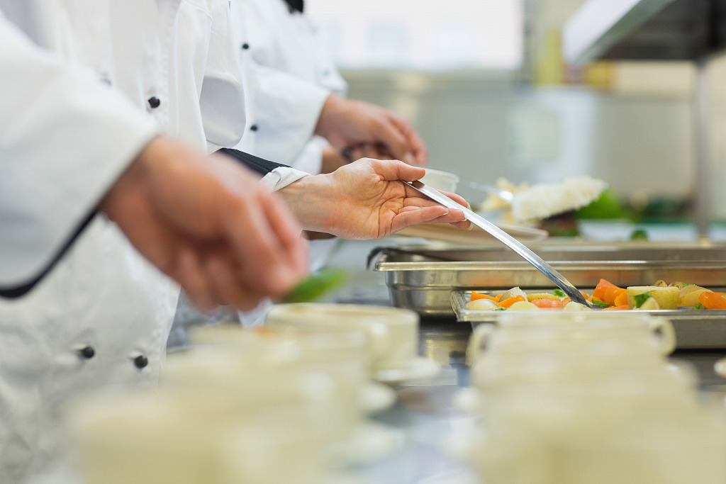 即日起，深圳超市门店经营场所范围内暂停堂食服务