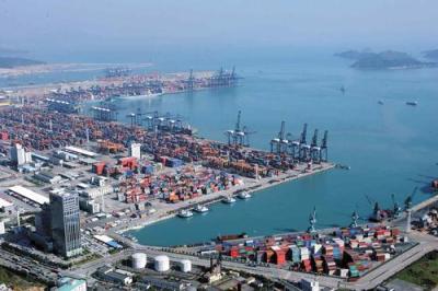 盐田国际集装箱码头发布防台通告：18日20时起停止提重箱服务