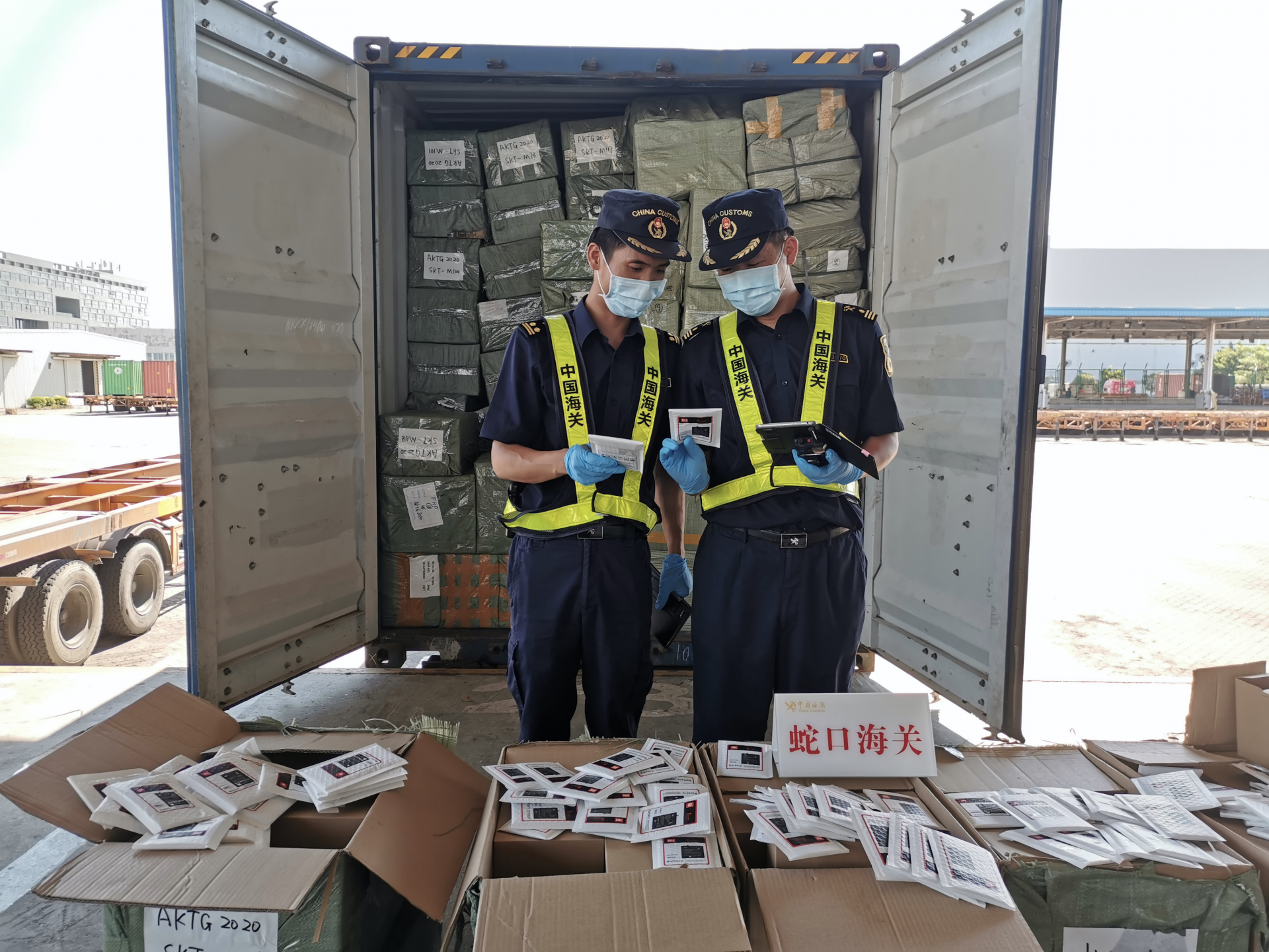 蛇口海关查获侵权电池10560件  