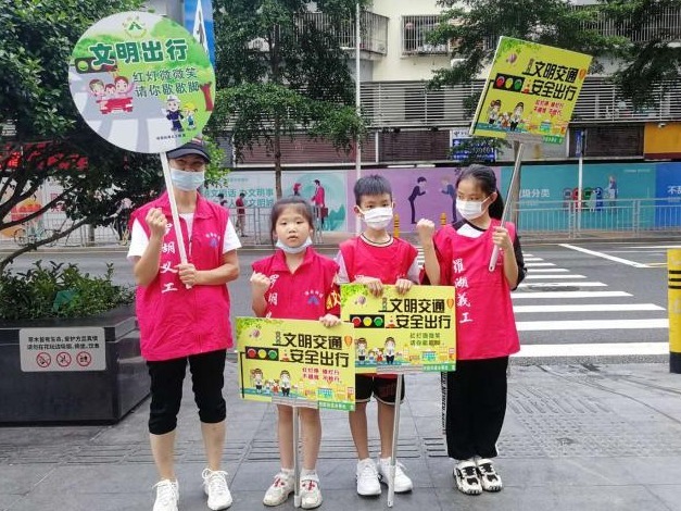 罗湖桂园街道老围社区创文气氛足 母子、祖孙齐上阵
