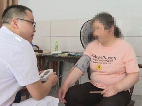 女子丧失两年的记忆功能被打开，深圳爱心医院助其回家并进行回访