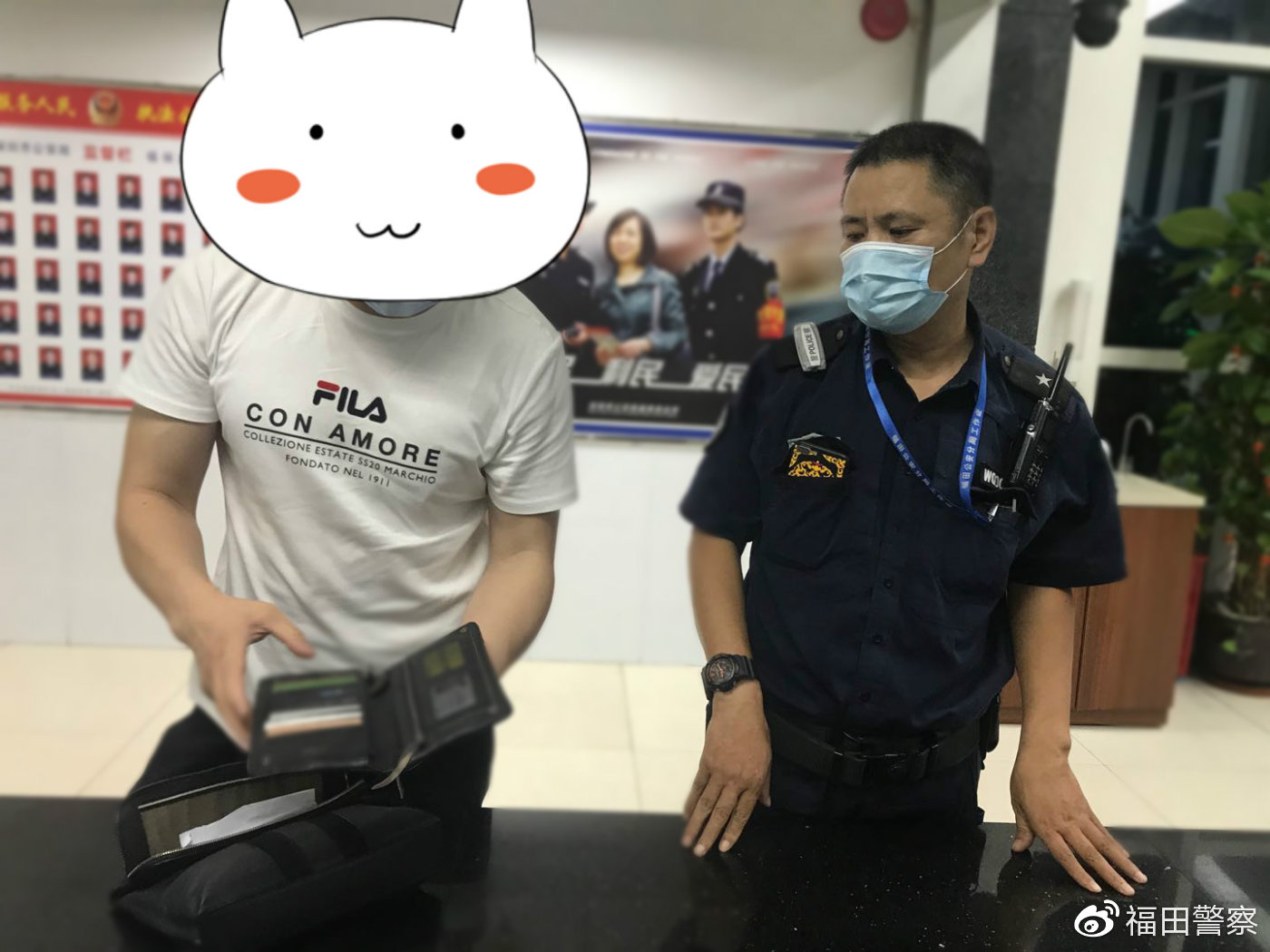 巡逻队员捡到公文包 民警快速找寻失主