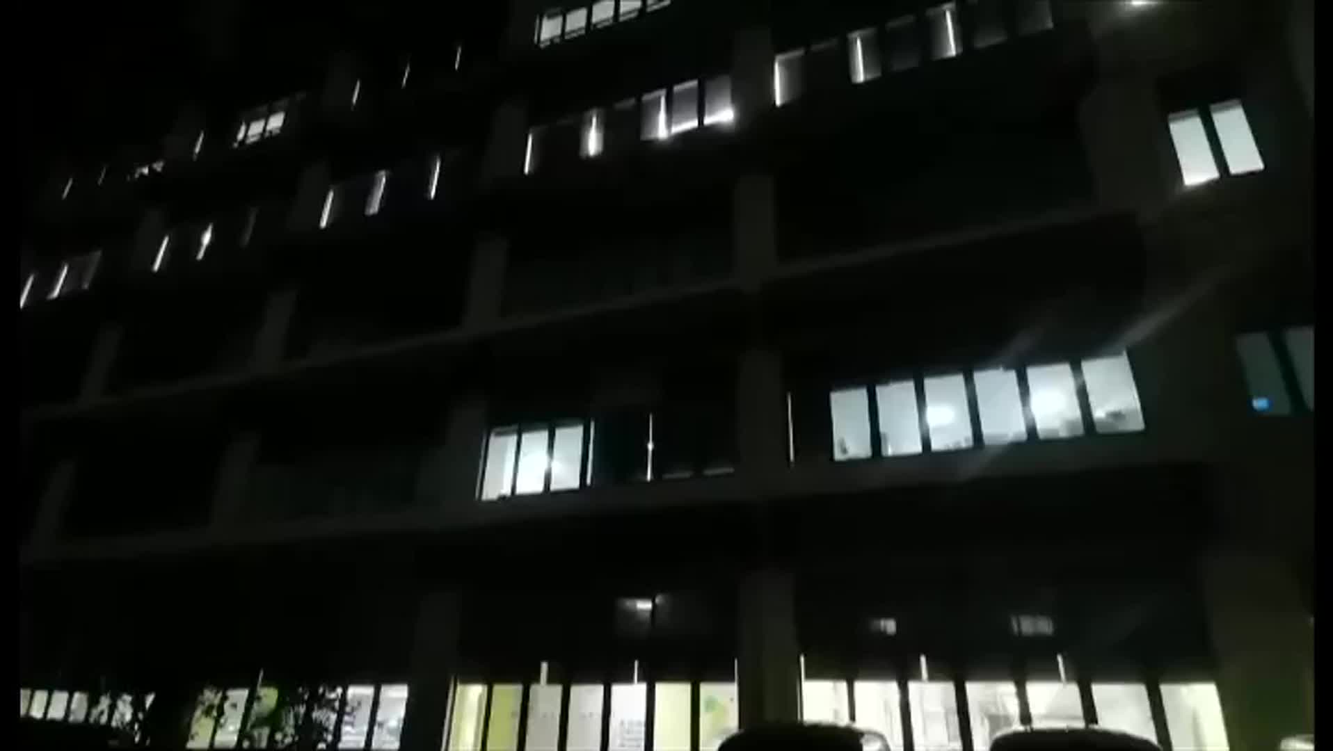 新闻特写 | 与病毒短兵相接的核酸检验员