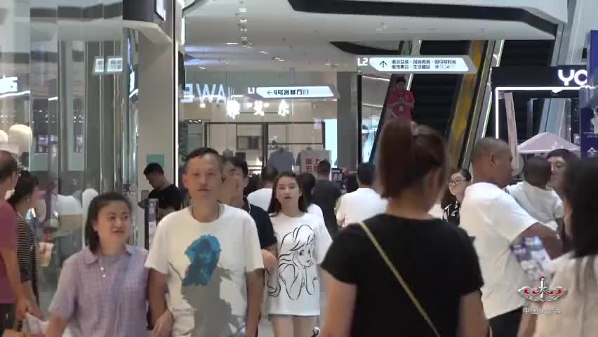 目不转睛！火箭军军乐团快闪奏乐秒变阅兵现场