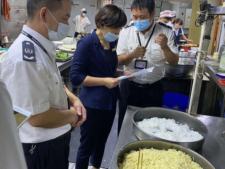 （重，昨晚晶报自己发过）扣查“三无”湿米粉11.9斤！盐田加强执法检查保障辖区食品安全