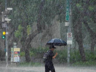 暴雨黄色预警：全国13省市区有大到暴雨，京津冀局地大暴雨