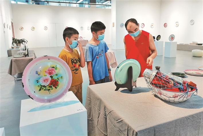 （光明）光明区举办“搪瓷器具”主题公益展  