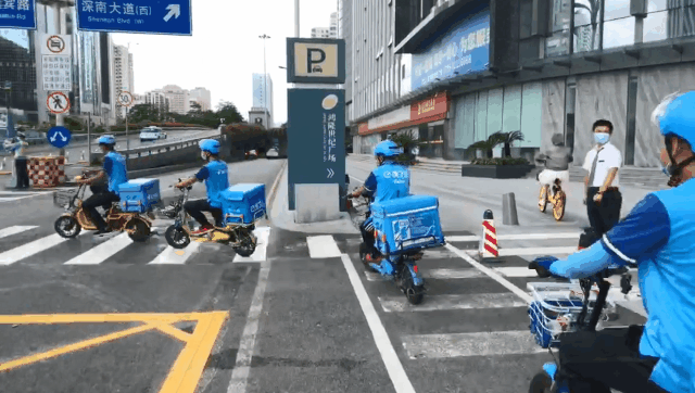 罗湖交警助力“创文”