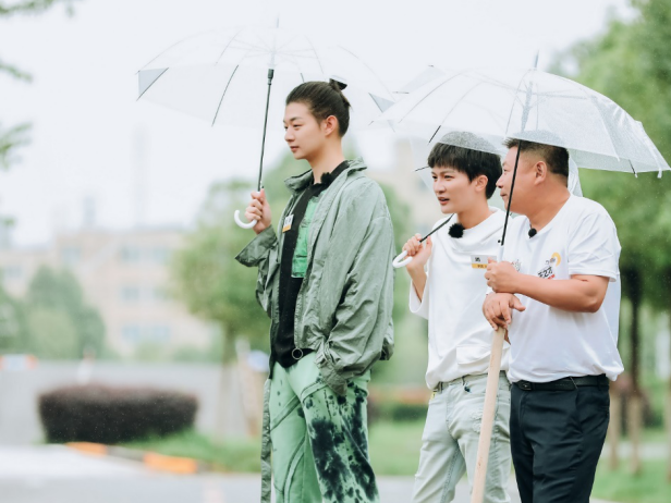 《新手驾到》全员开启科目二新练习 “迷宫”小考为何火药味十足？  