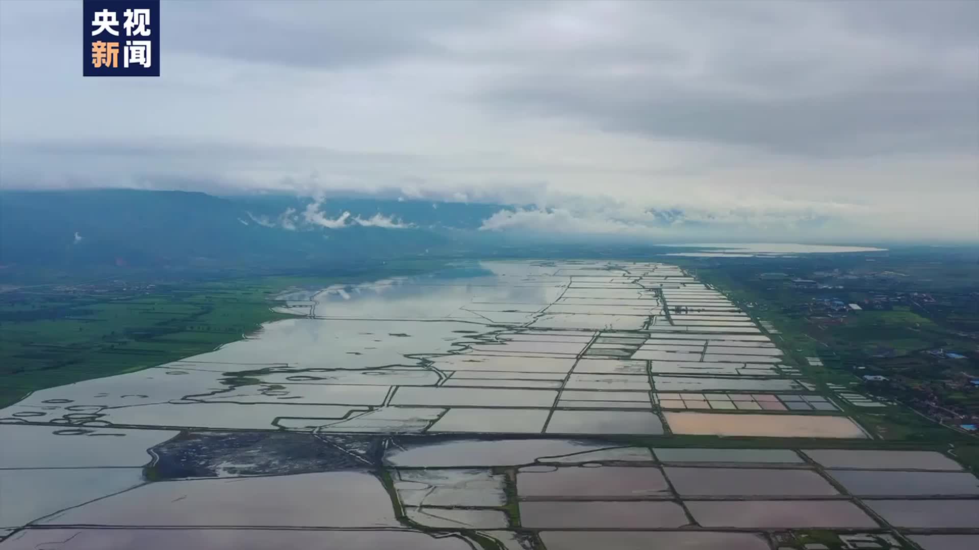 壮美云雾扑面而来时聚时散 雨后盐湖美不胜收