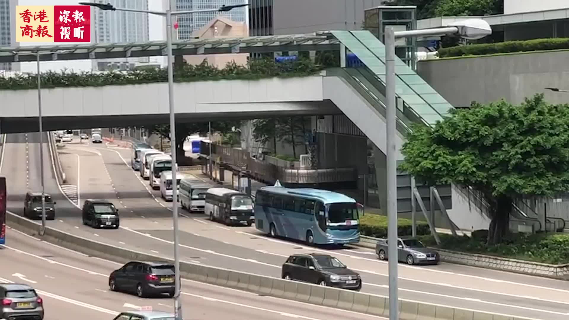 香港旅游巴士鸣笛请愿 呼吁市民参加普及社区检测计划