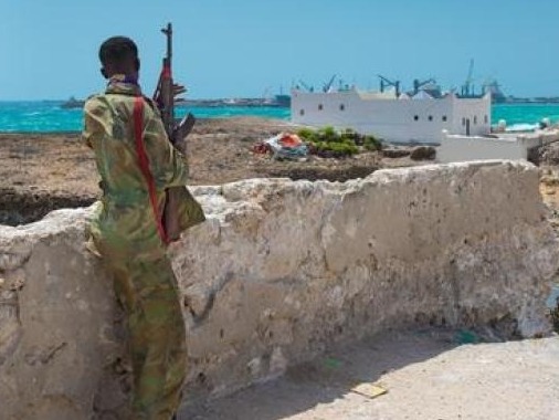 索马里摩加迪沙一监狱内发生枪战，造成19人死亡