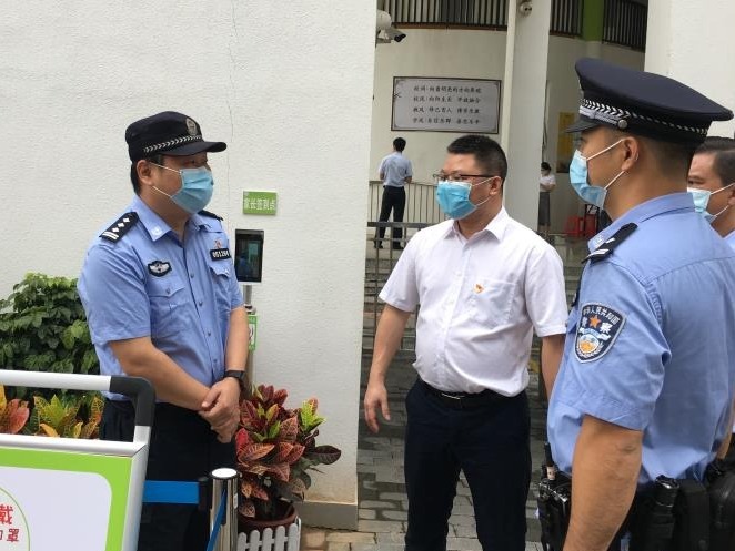 疫情防控不放松，光明警方“无会日”走访解决实际问题