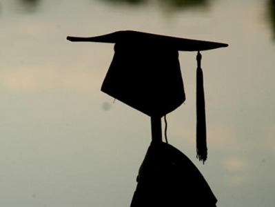 30多所高校清退1300多名研究生，有人读博15年没毕业