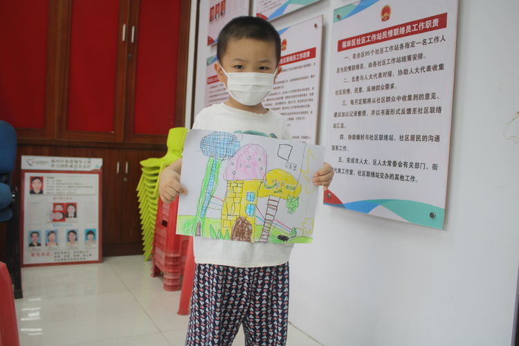 画出祖国大好河山  鹏盛社区开展暑期儿童绘画活动            