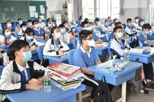 武汉中小学幼儿园9月1日开学，学生校内无需戴口罩
