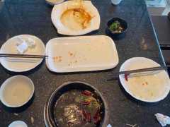 西安一餐馆否认“客人剩菜扣罚服务员”：只是提醒
