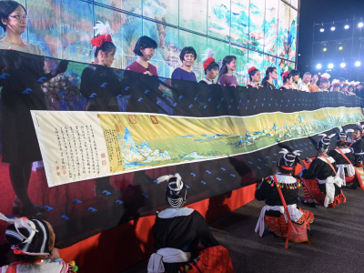 这个七夕传统又炫酷！14米刺绣版《千里江山图》亮相“潮墟”